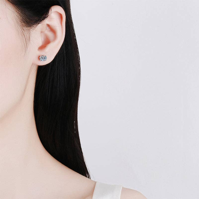 Oval-Cut Moissanite Stud Earrings in 925 Sterling Silver