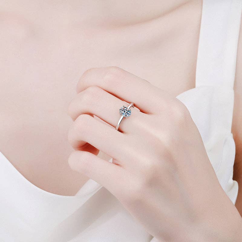 Oval-Cut Moissanite Engagement Ring in 925 Sterling Silver